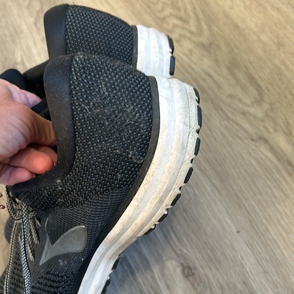 Men’s Brooks running shoe 12 - Picture 5 of 5